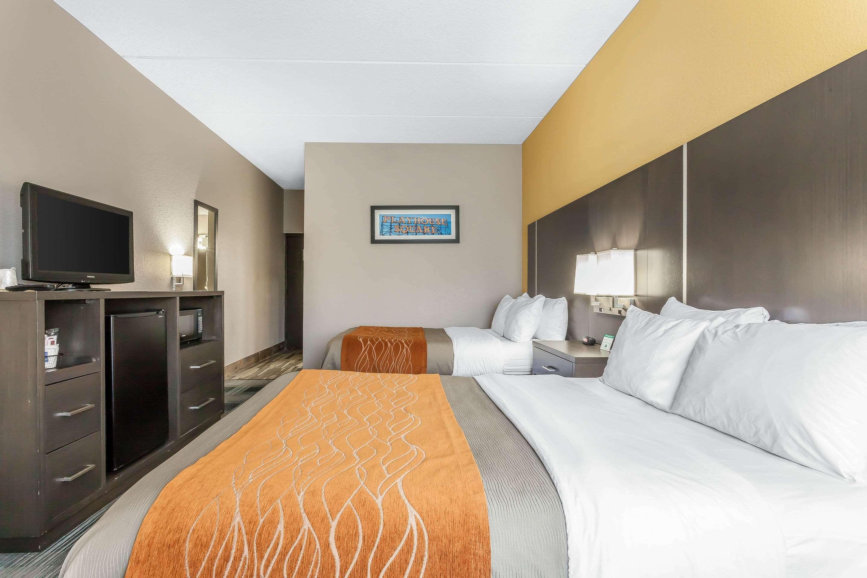 Comfort Inn Cleveland Airport Middleburg Heights Exterior photo