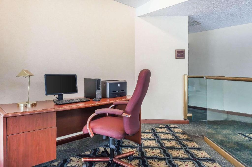 Comfort Inn Cleveland Airport Middleburg Heights Exterior photo
