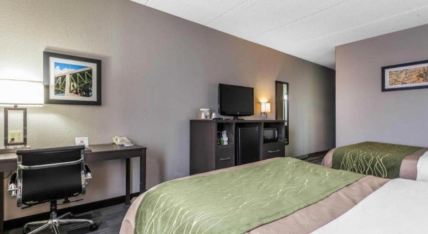 Comfort Inn Cleveland Airport Middleburg Heights Exterior photo