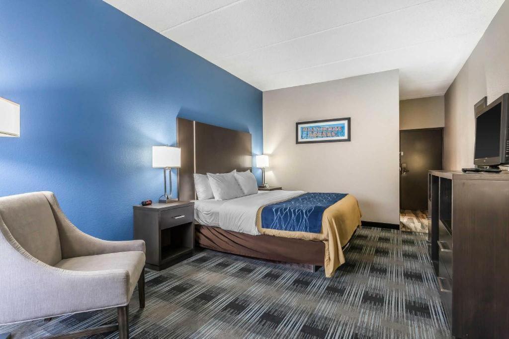 Comfort Inn Cleveland Airport Middleburg Heights Exterior photo