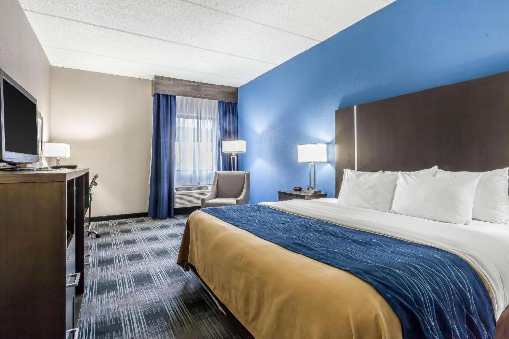 Comfort Inn Cleveland Airport Middleburg Heights Exterior photo